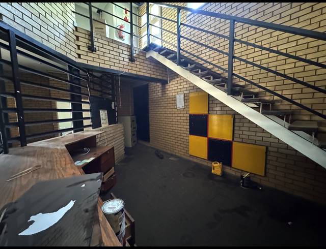 1,100M² WAREHOUSE FOR SALE IN ROBERTVILLE
